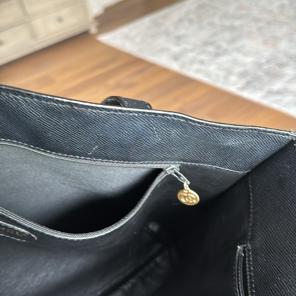 Luxury: Vintage Chanel Purse - Picture 10 of 16